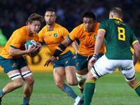 Michael Hooper v držaní lopty v zápase Austrália - Južná Afrika  na MS v rugby 2023