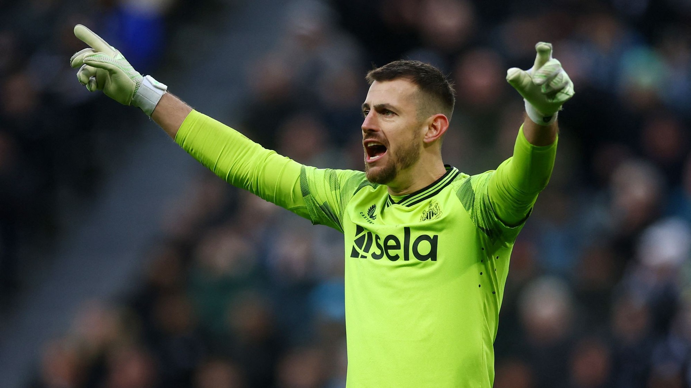 Martin Dúbravka v drese Newcastle United.