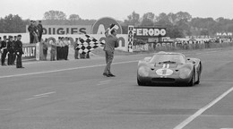 Historická fotografia z pretekov 24h Le Mans. 