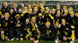 Futbalisti Mjällby oslavujú zisk titulu
