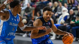 Sprava Dimitrius Paul Underwood (Nitra) a Shamiel Shawn Stevenson (Slovan) 