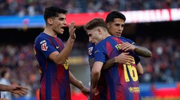 Hráči Barcelony sa tešia z gólu.