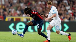 Brooke Norton-Cuffy a Kevin De Bruyne v zápase FC Janov - SSC Neapol. 