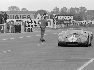 Historická fotografia z pretekov 24h Le Mans. 