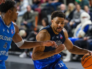 Sprava Dimitrius Paul Underwood (Nitra) a Shamiel Shawn Stevenson (Slovan) 