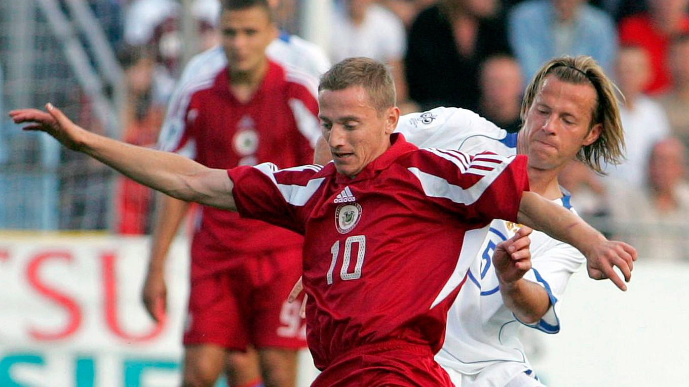Andrejs Rubins (v strede) v drese Lotyšska v roku 2005.