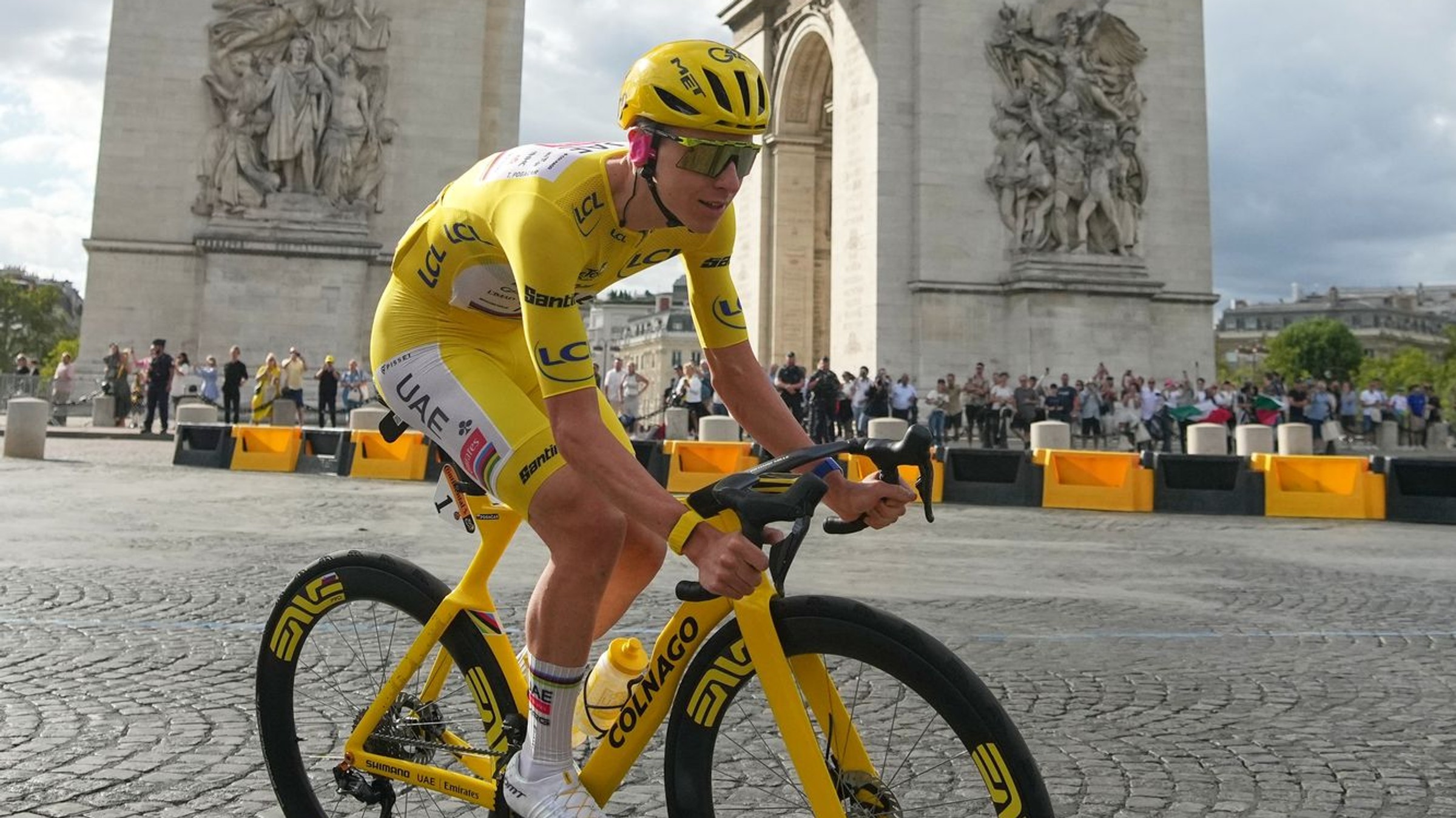 Slovinský cyklista Tadej Pogačar počas záverečnej etapy Tour de France 2026. 