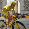 Slovinský cyklista Tadej Pogačar počas záverečnej etapy Tour de France 2026. 