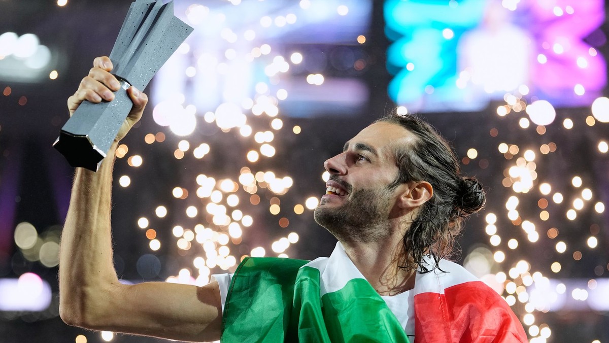 Gianmarco Tamberi oslavuje triumf na Ultimátnych MS v atletike 2026.
