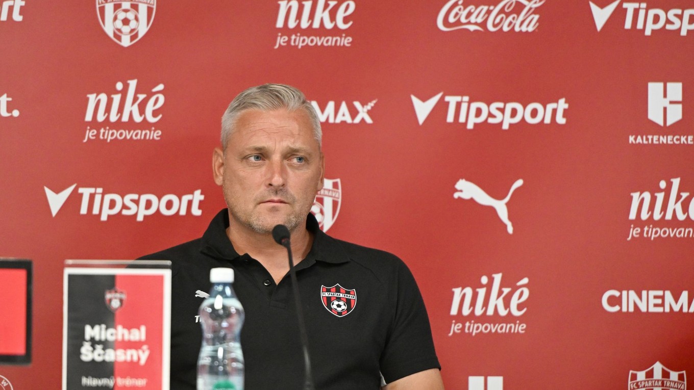 Tréner Spartaka Trnava Michal Ščasný počas predsezónnej tlačovej konferencie.