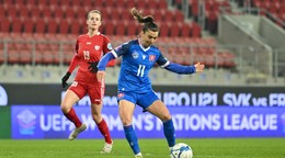 Patrícia Hmírová a Anastasia Sivolobová počas zápasu 2. kola 1. skupiny C-divízie Ligy národov vo futbale žien Slovensko - Moldavsko.