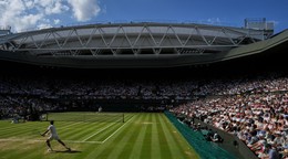 Momentka zo zápasu Jannik Sinner - Carlos Alcaraz vo finále Wimbledonu 2025.
