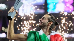 Gianmarco Tamberi oslavuje triumf na Ultimátnych MS v atletike 2026.