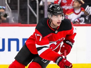 Šimon Nemec v drese New Jersey. 