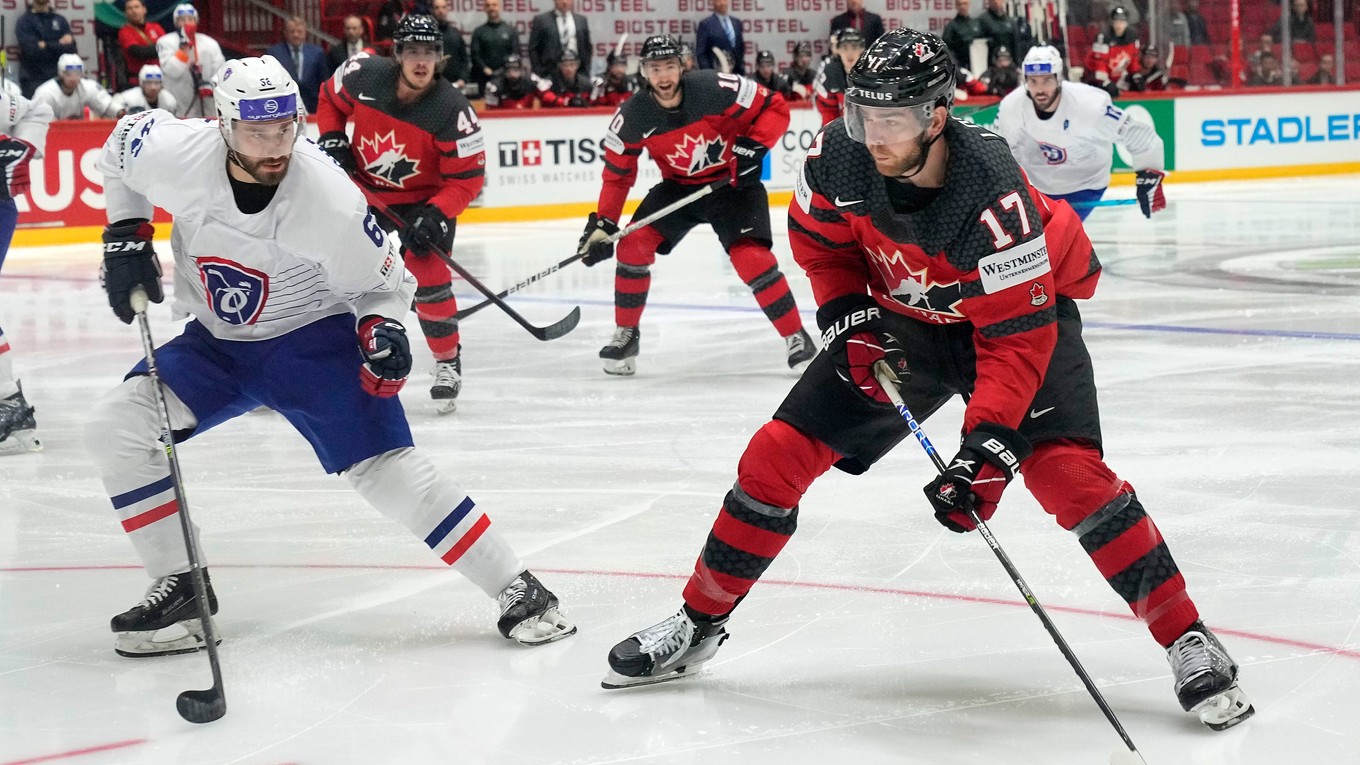 Momentka zo zápasu Kanada - Francúzsko na MS v hokeji 2022.