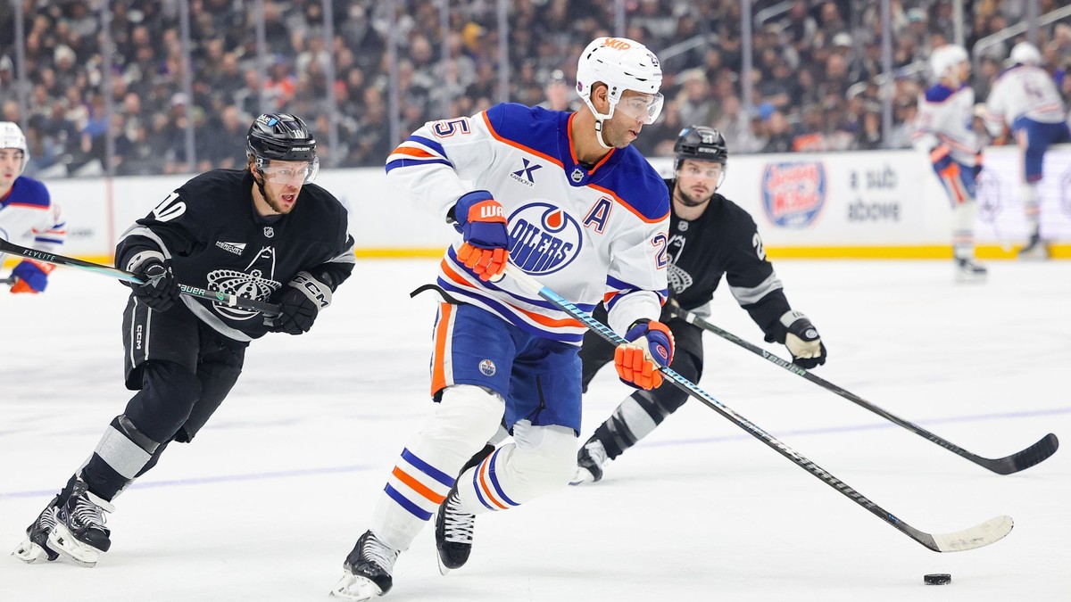 Darnell Nurse v drese Edmontonu Oilers.
