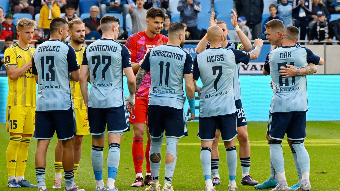 Juraj Kucka (Slovan) sa lúči s hráčskou kariérou so spoluhráčmi a fanúšikmi v záverečnom 10. kole nadstavbovej časti Niké ligy v skupine o titul ŠK Slovan Bratislava - FC Košice.