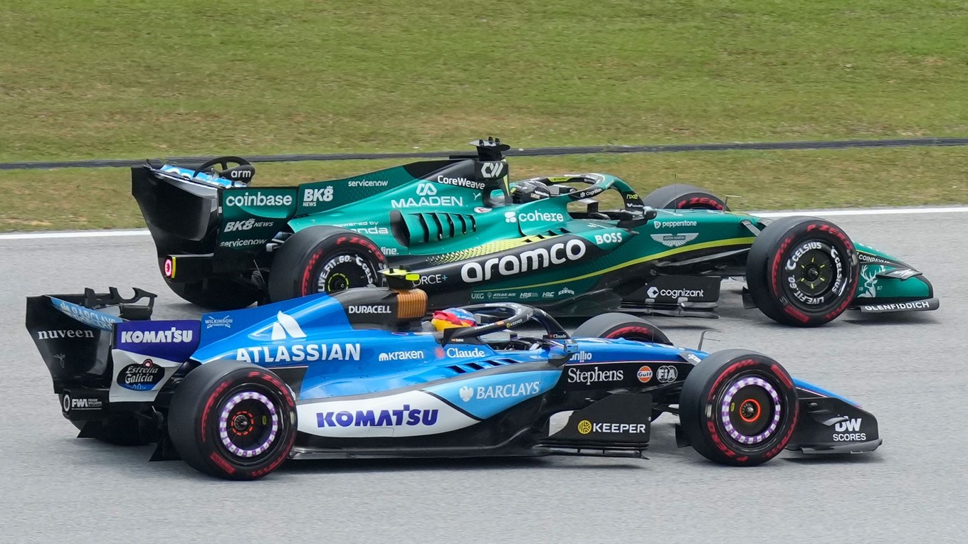 Lance Stroll a Carlos Sainz počas 3. tréningu na VC Bahrajnu.