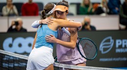 Mia Pohánková (vpravo) sa stala víťazkou dvojhry na turnaji J&T Banka Slovak Open. Vo finále zdolala svoju krajanku Renátu Jamrichovú.