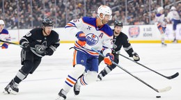 Darnell Nurse v drese Edmontonu Oilers.