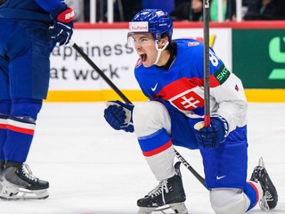 Martin Chromiak oslavuje gól v zápase Slovensko - Francúzsko na MS 2025 v hokeji.