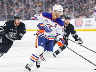 Darnell Nurse v drese Edmontonu Oilers.