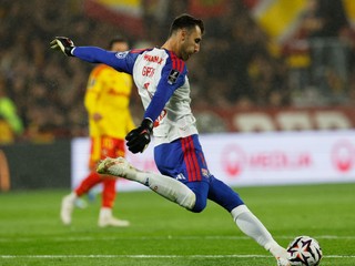 Slovenský brankár Dominik Greif z Lyonu.
