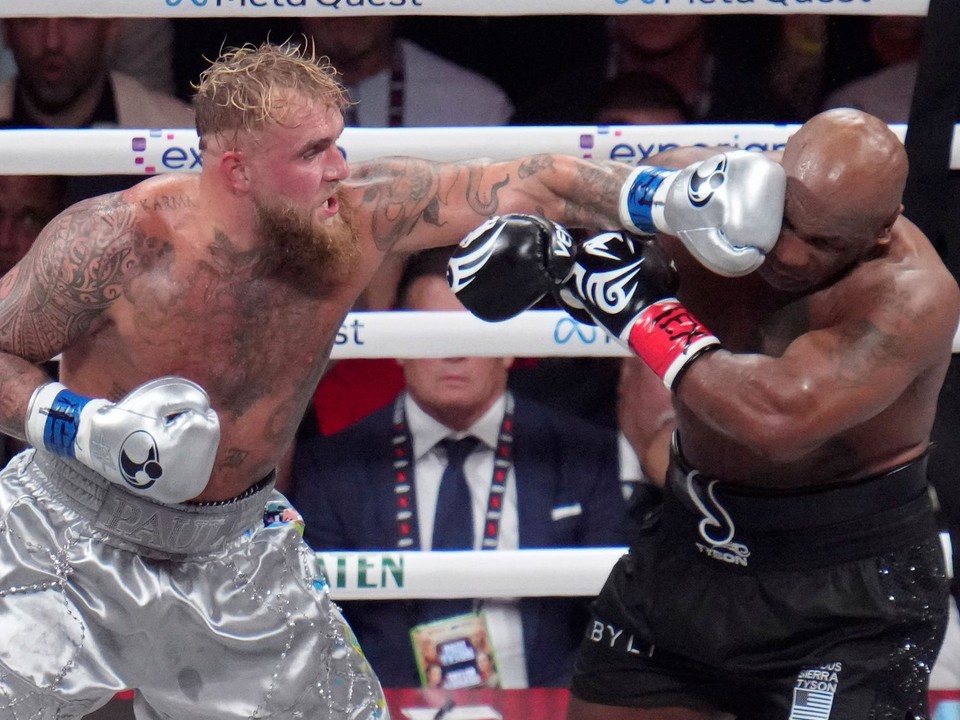 Momentka zo súboja Jake Paul vs Mike Tyson 