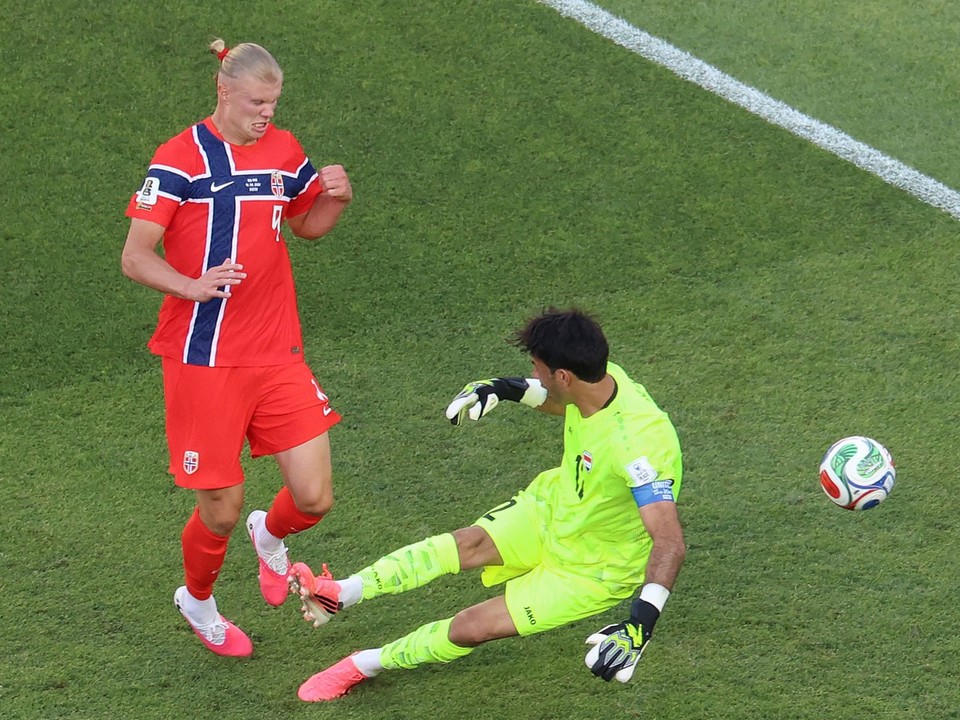Erling Haaland strieľa gól v zápase Nórsko - Irak na MS vo futbale 2026.