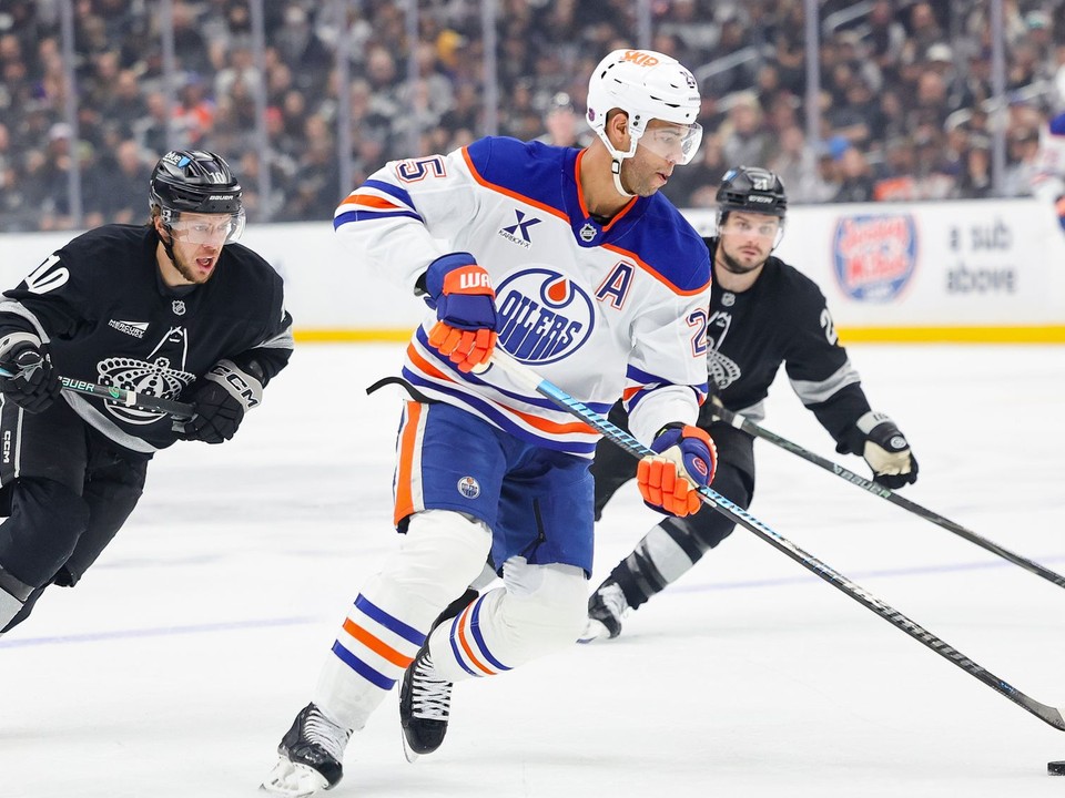 Darnell Nurse v drese Edmontonu Oilers.