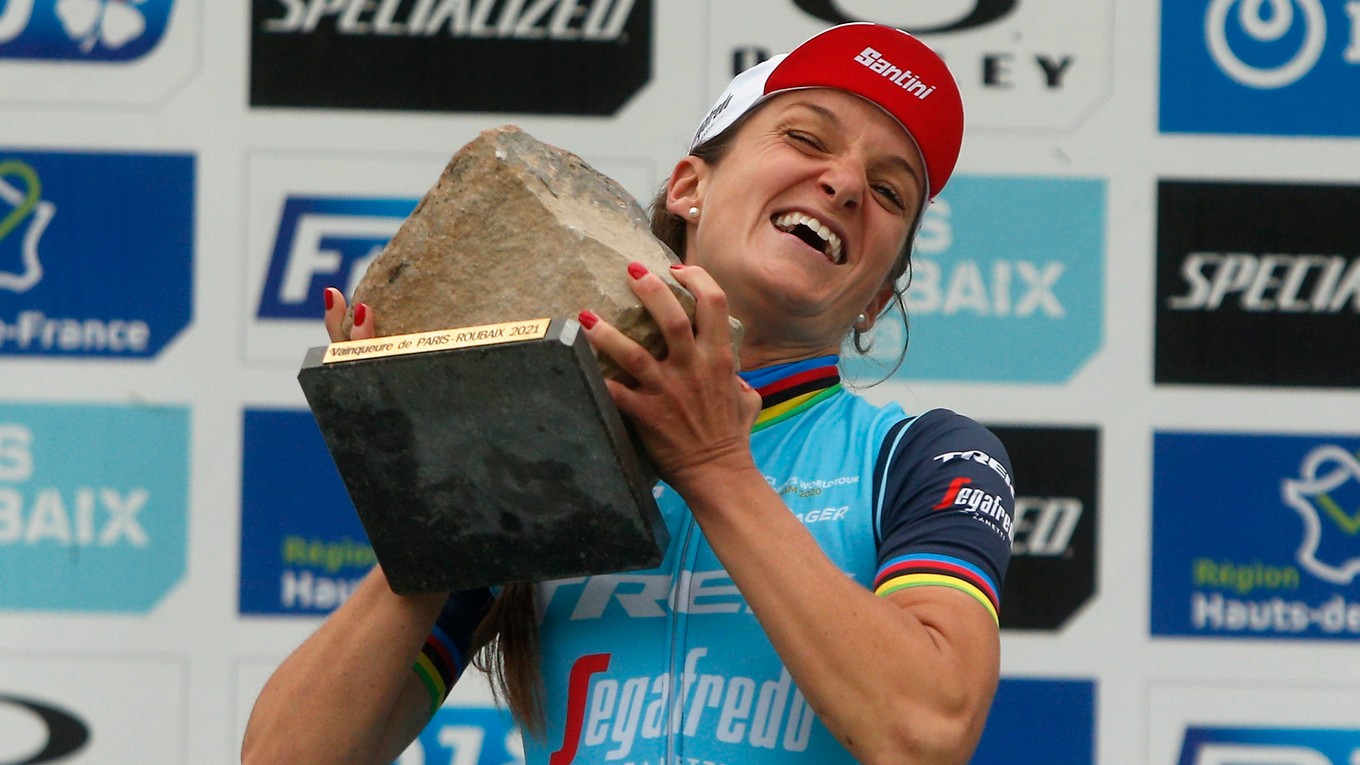 Britka Elizabeth Deignanová vyhrala prvý ročník pretekov Paríž-Roubaix žien. 