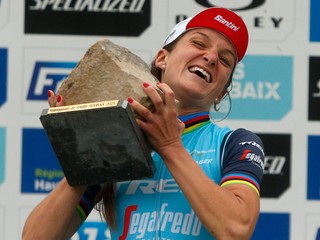 Britka Elizabeth Deignanová vyhrala prvý ročník pretekov Paríž-Roubaix žien. 