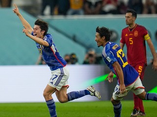Futbalisti Japonska sa tešia z gólu do siete Španielska. 