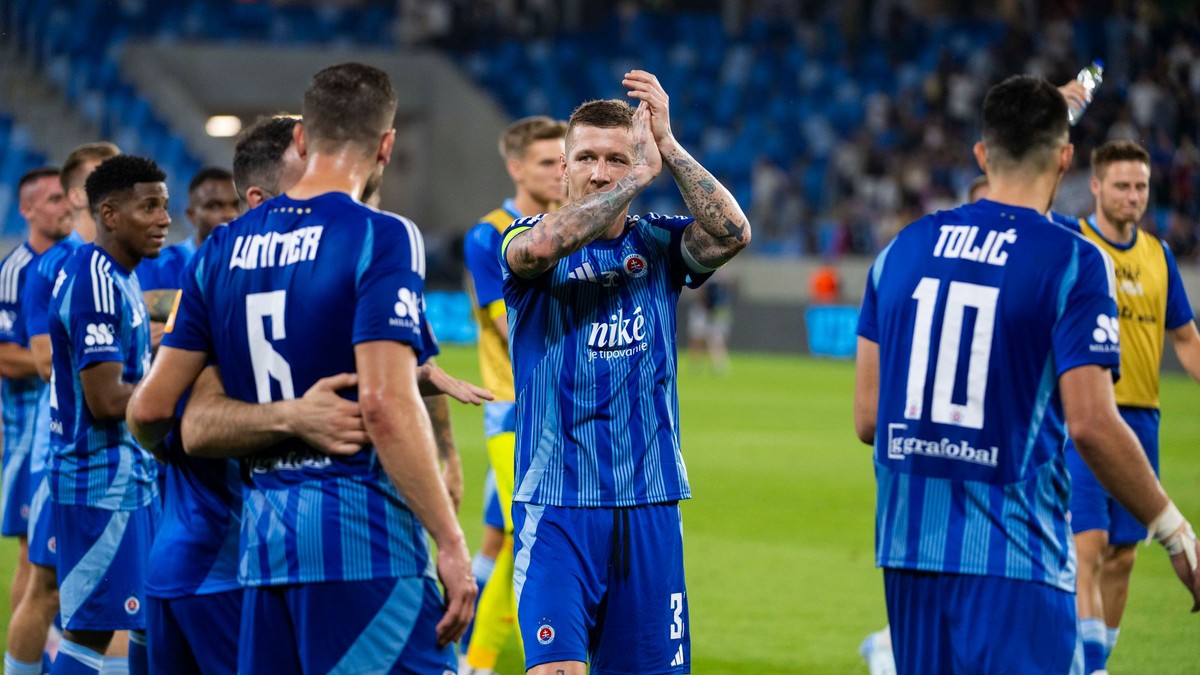 Futbalisti ŠK Slovan Bratislava sa tešia po víťazstve nad APOEL Nikózia v 1. zápase 3. predkola Ligy majstrov.