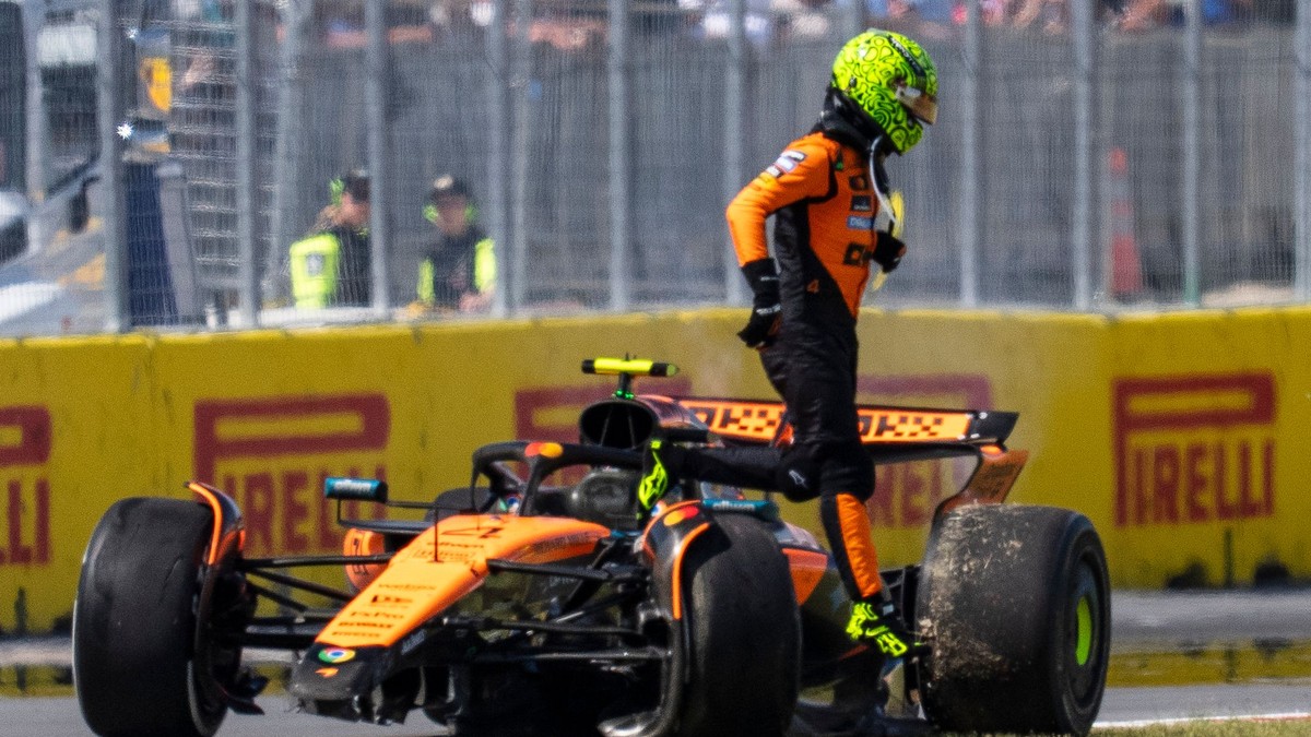 Lando Norris vystupuje z monopostu po kolízii na Veľkej cene Kanady 2025.