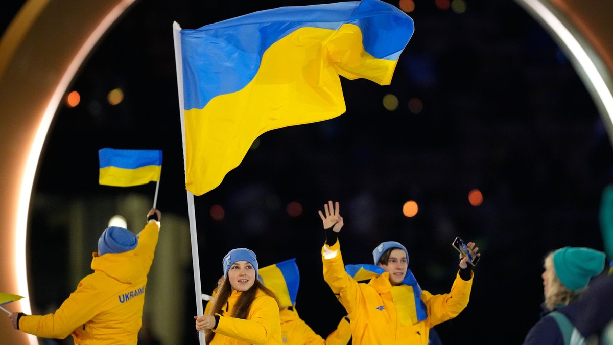 Ukrajinský športovci počas otváracieho ceremoniálu ZOH 2026.