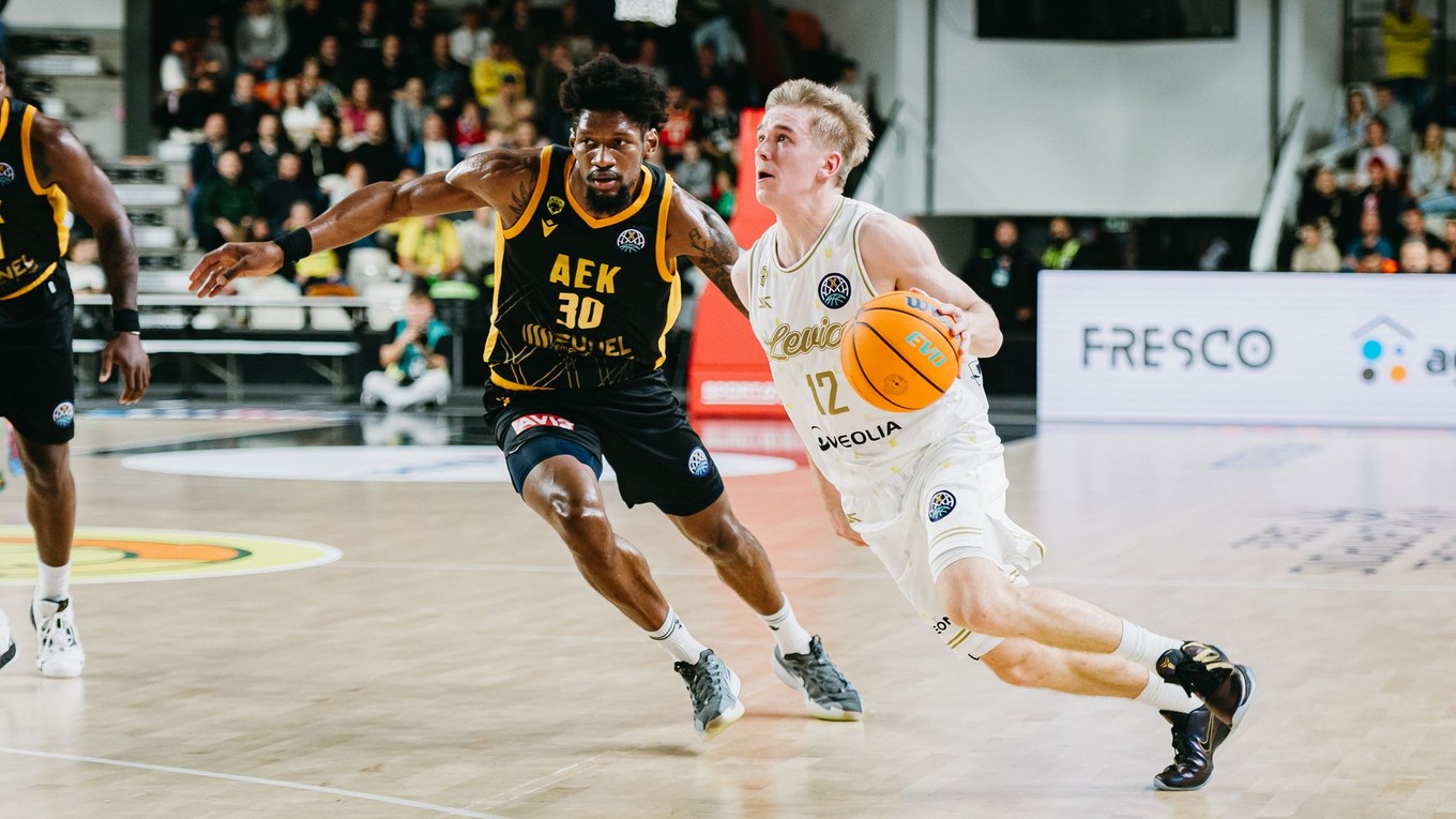 Momentka zo zápasu Patrioti Levice - AEK Atény v Lige majstrov. 