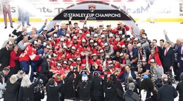 Hokejisti Florida Panthers so Stanleyho pohárom po víťazstve vo finále play-off NHL.
