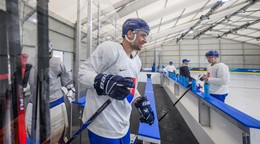 Hokejista Samuel Takáč počas tréningu slovenskej hokejovej reprezentácie.