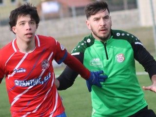 Pavol Marcinek v súboji o loptu.