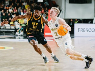 Momentka zo zápasu Patrioti Levice - AEK Atény v Lige majstrov. 