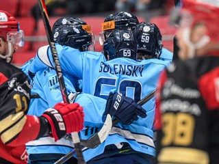 Hokejisti Slovanu Bratislava sa tešia z gólu počas zápasu 37. kola hokejovej Tipsport ligy HC Prešov - HC Slovan Bratislava.