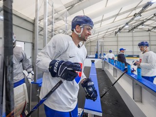 Hokejista Samuel Takáč počas tréningu slovenskej hokejovej reprezentácie.