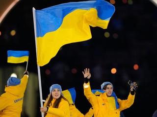 Ukrajinský športovci počas otváracieho ceremoniálu ZOH 2026.