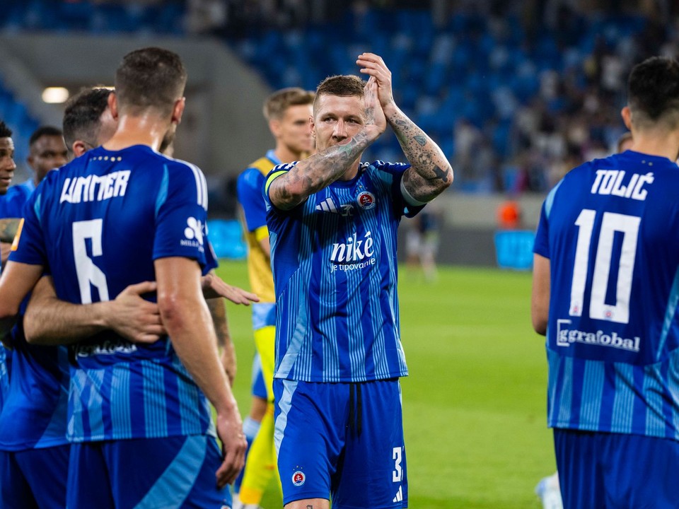 Futbalisti ŠK Slovan Bratislava sa tešia po víťazstve nad APOEL Nikózia v 1. zápase 3. predkola Ligy majstrov.