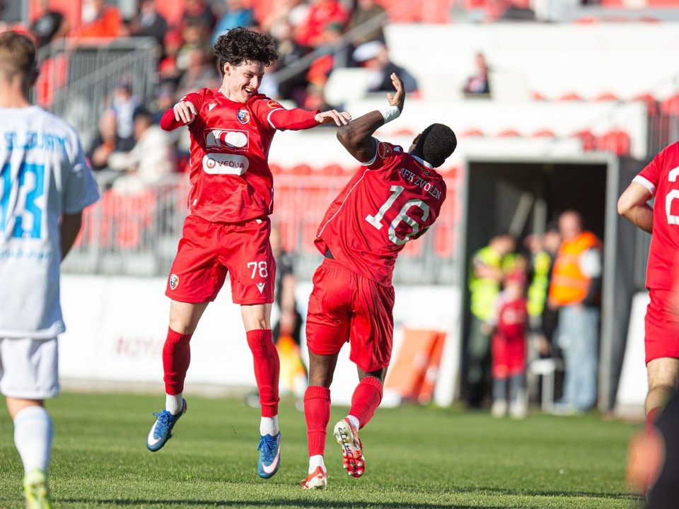Futbalisti MFK Zvolen oslavujú gól