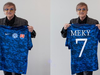 Miroslav Žbirka s dresom slovenskej futbalovej reprezentácie.
