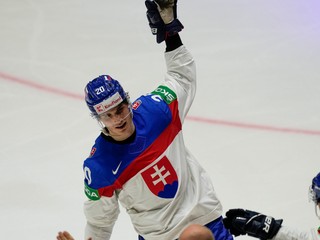 Radosť Juraja Slafkovského po góle do siete švajčiarskeho tímu. 