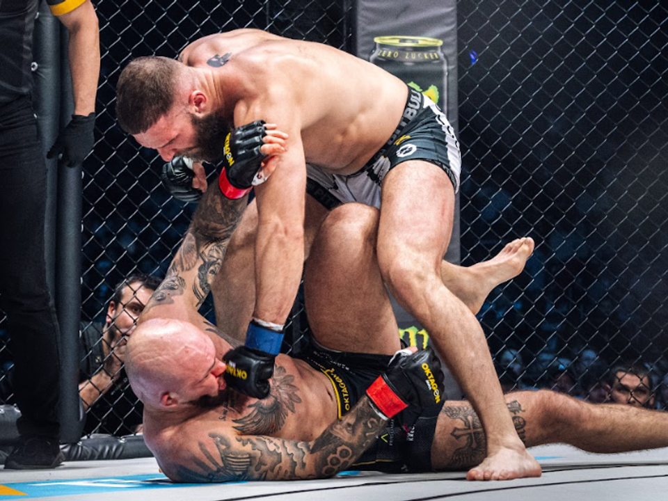 Manning knokautuje Schwindta.