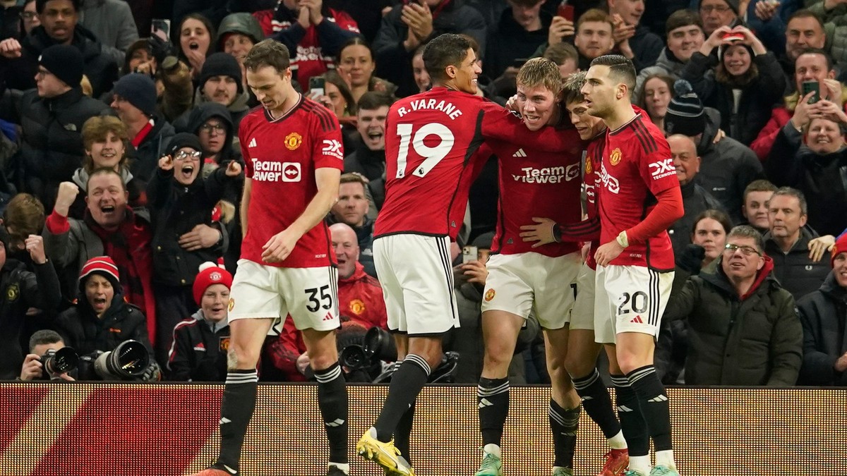 Manchester United Stages Thrilling Comeback Win Over Aston Villa in Premier League Match